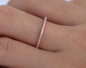 Anello con micro pavé di moissanite Full Eternity / Anello delicato con micro pavé in oro 14k / Anello Full Eternity impilabile