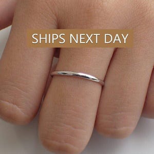 1.5mm Simple Thin Plain Wedding Band, Smooth Plain Band, Thin Dainty Band, Half Dome Band, Valentine's Day Gift