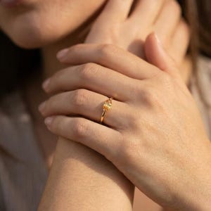 Anel de viagem com citrino lapidado em formato de marquise, estilo leste-oeste | Anel de noivado solitário minimalista | Anel de compromisso delicado com corte em marquise | Anel com pedra de nascimento de novembro imagem 14