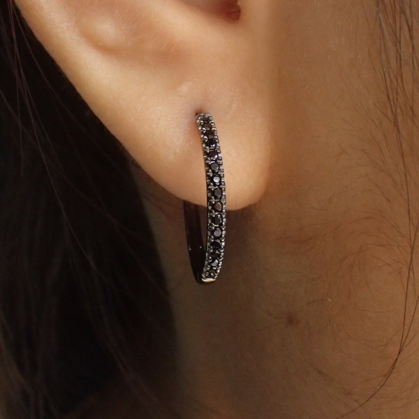 Créoles simulées avec diamants noirs / Boucles d'oreilles Huggies / Boucle d'oreille éternité CZ minimaliste / Créoles Huggie