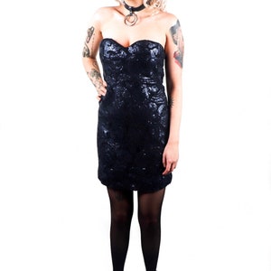 Vestido sem alças de lantejoulas azul profundo. PS
