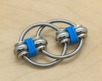 Juguete sensorial de estimulación con cadena de bicicleta y anillo sólido Flip Fidget 'Premium'