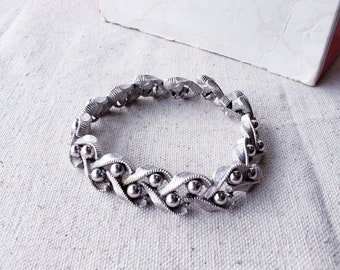 Vintage Signed Crown Trifari Brushed Silver Tone Dotted Burst Bracelet /& Clip-On Earrings Set