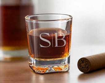Personalized Whiskey Glass for Men – Engraved Bourbon Tumbler for Husband, Dad or Groomsman