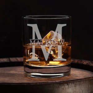 Round Whiskey Glass, Bourbon Glass, Engraved Whiskey Glass, Etched Whiskey Glass, Groomsman Glass, Whisky Gift, Customized Whiskey Glass