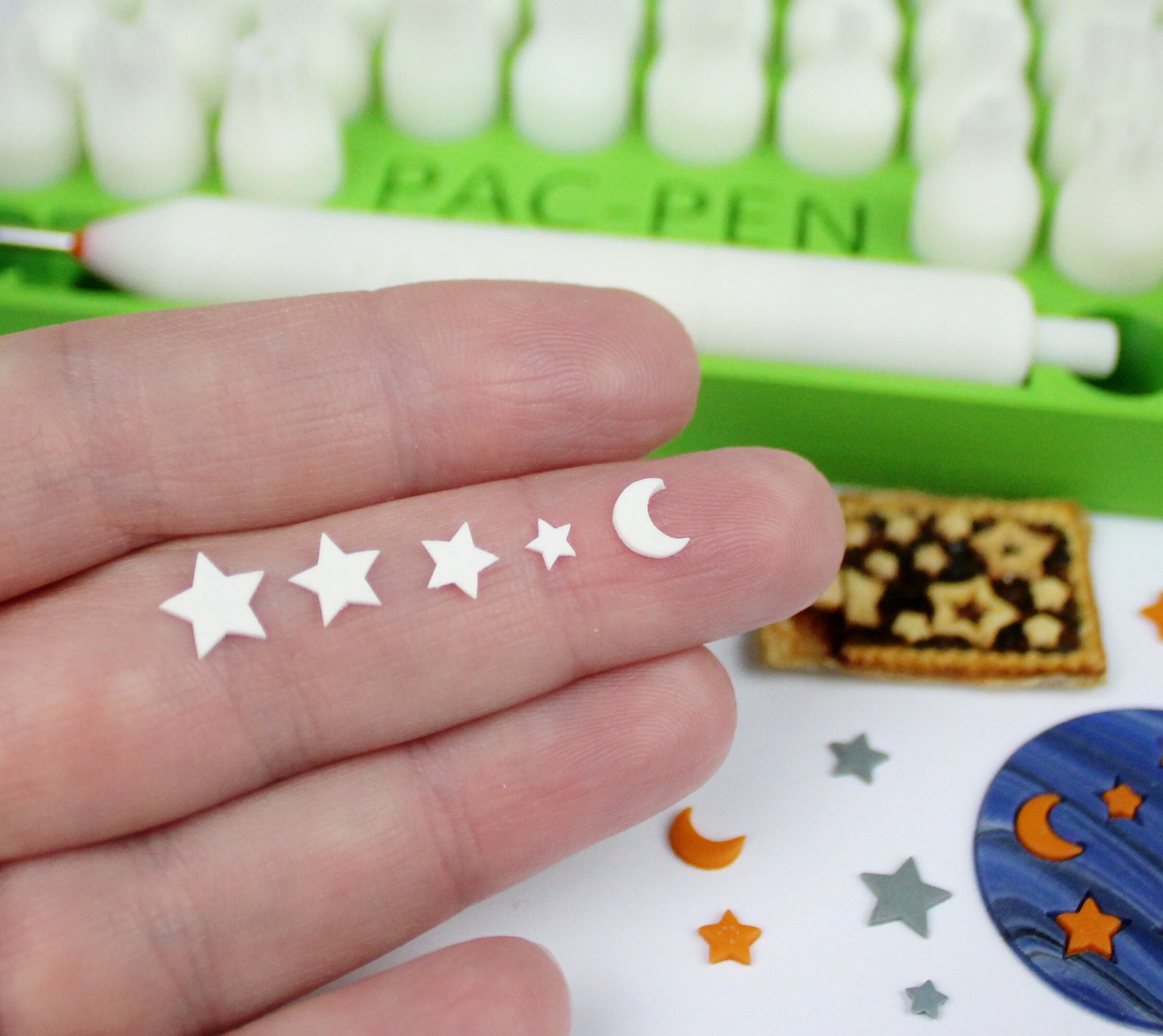 PAC-PEN Polymer Clay Plunger Micro Cutter Set - No.07 Stars & Moon