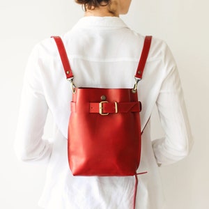 Leder Rucksack Frauen, Taschen für Frauen, Leder Schultertasche, Rote Leder Crossbody Tasche mit Kette,