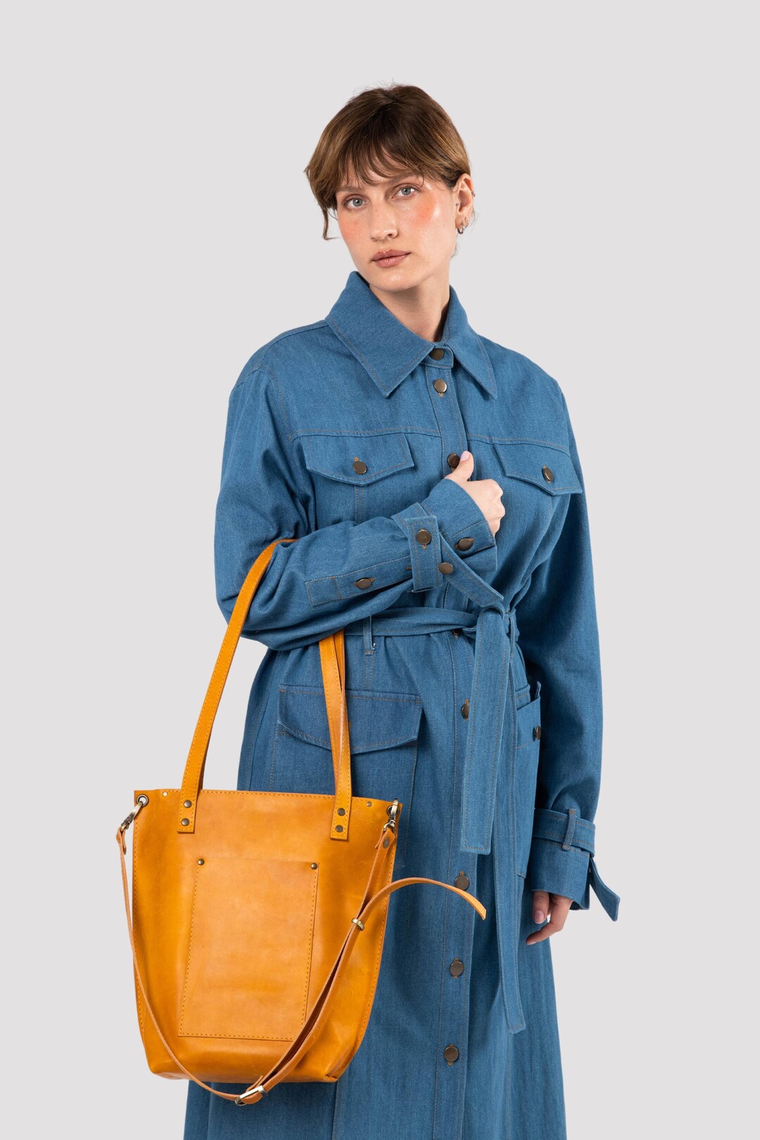 Zig Zag Yellow Pattern Print Leather Tote Bag main image 0