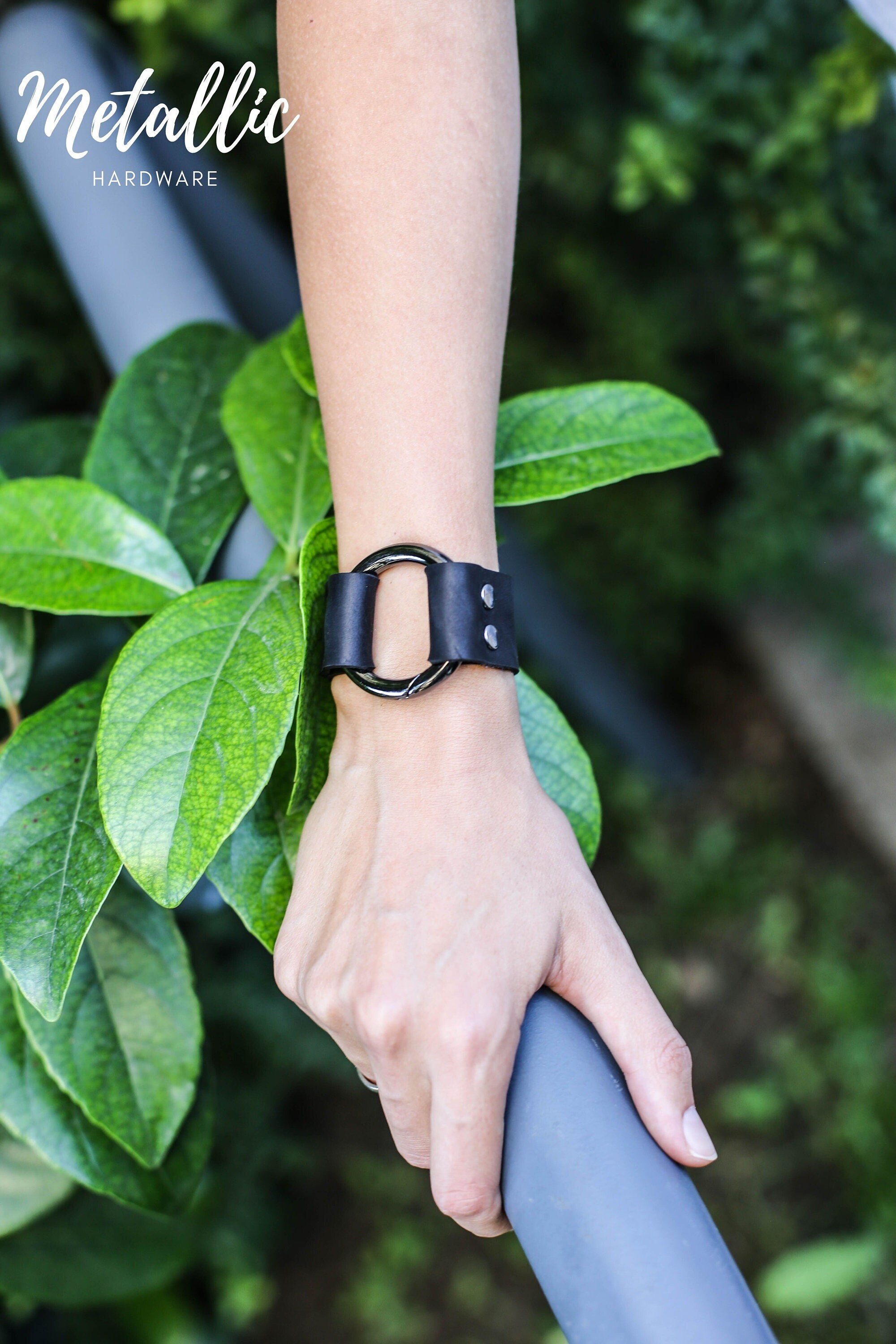 『HER LEATHER BRACE BLACK』 il_1080xN.1750730851_hzg4.jpg