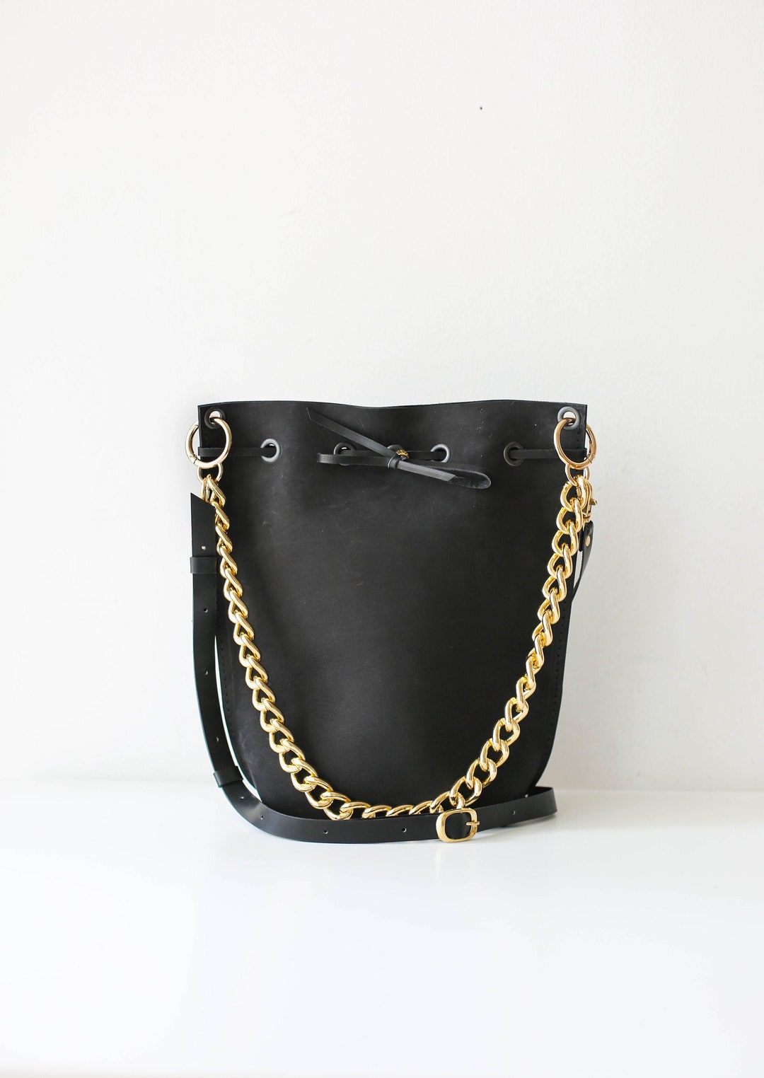 Black Wetlook Leather Handbag Leather Bucket Bag With Chains 
