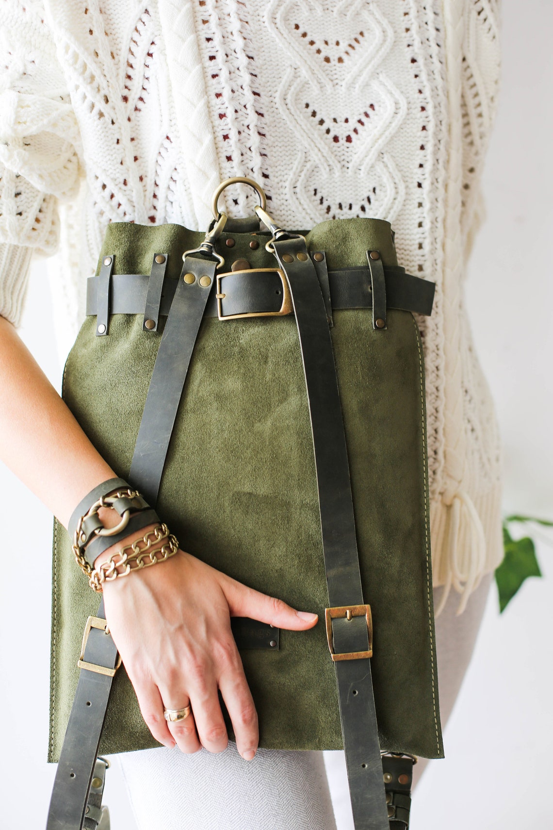 Mango - Borsa in pelle marrone con monogramma goffrato