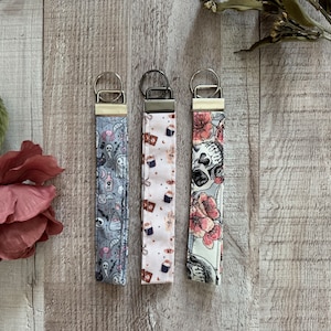 Llavero de algodón de 6 pulgadas, cosido a mano, con cordón, con calavera y espeluznante pulsera.