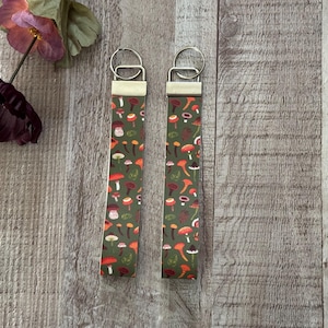 Llavero de pulsera con cordón de piel sintética de 15 cm, llavero con diseño floral y estampado animal.