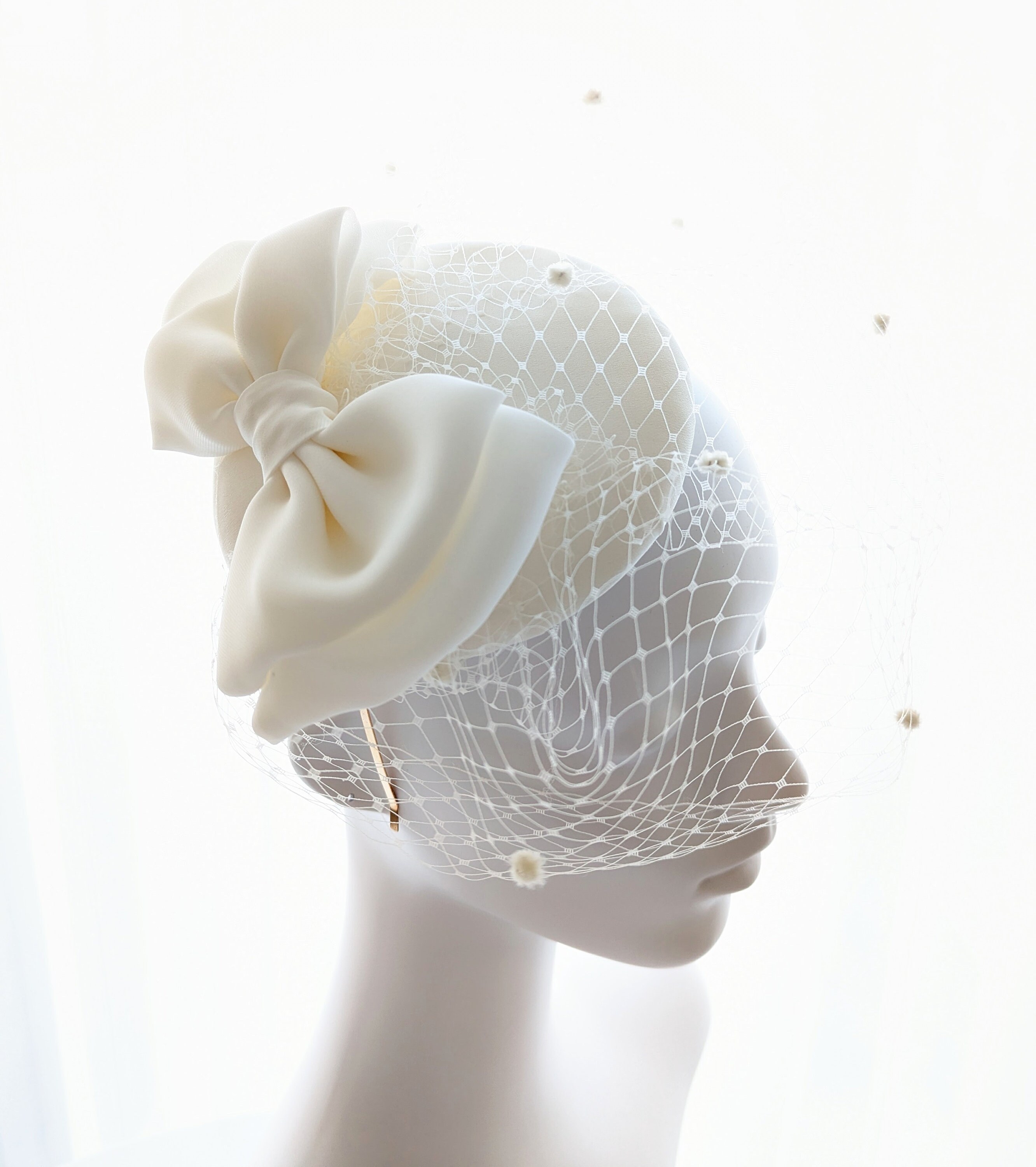 Mini Bibi Beige Avec Voilette Et Plumetis - Chapeau Rétro Vintage Pinup