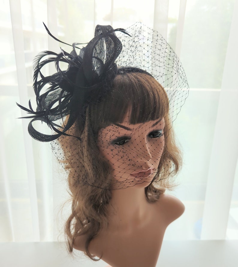 Bibi mariage noir plumes, bibi plumes noir, accessoires des cheveux mariage noir, petit chapeaux mariage, mini chapeaux cérémonie plumes image 3
