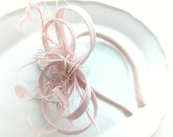 Bibi mariage, bibi rose, bibi mariage  rose, bibi de mariage rose plumes, bibi chapeau invité mariage rose, serre-tête bibi mariage rose