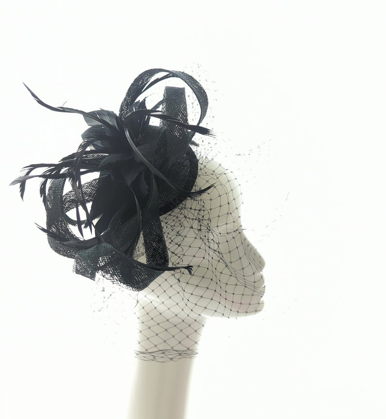 Bibi mariage noir plumes, bibi plumes noir, accessoires des cheveux mariage noir, petit chapeaux mariage, mini chapeaux cérémonie plumes image 2