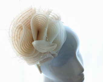 Tocado de boda, tocado de sombrero de boda, tocado beige, tocado de ceremonia, tocado de boda, tocado de sombrero de invitada de plumas, tocado de sombrero de invitada