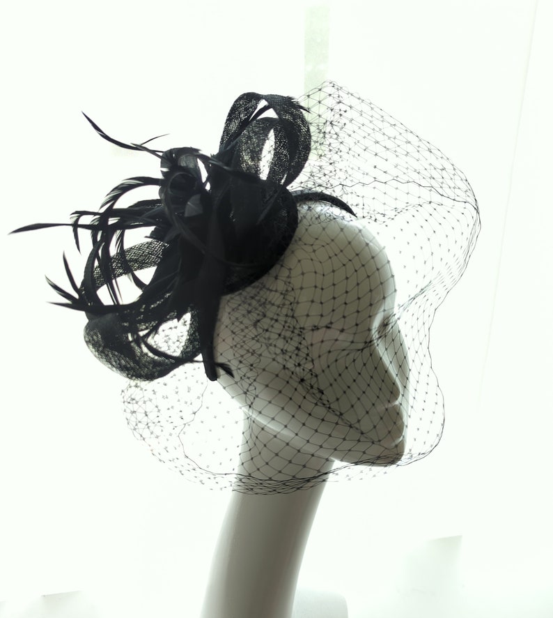 Bibi mariage noir plumes, bibi plumes noir, accessoires des cheveux mariage noir, petit chapeaux mariage, mini chapeaux cérémonie plumes image 4