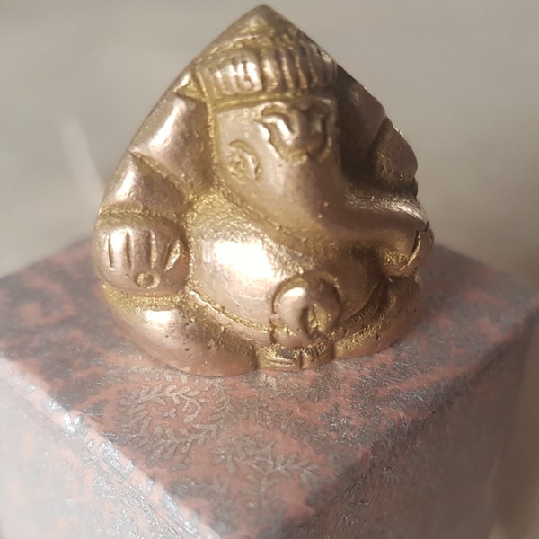 Brass Ganesh figurine - Handmade in Nepal (Small 2.5cm)