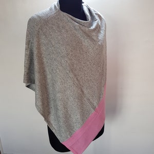 Cashmere Poncho. Grey and pink stripe