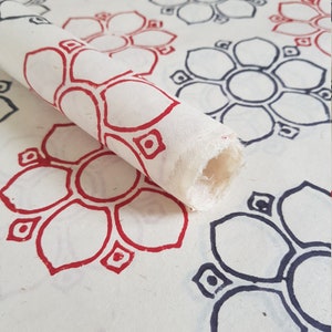 Handgemaakt Lokta-papier. Boomvrij en duurzaam. Ideaal voor cadeaupapier/boekbinden/decoupage/scrapbooking/ambachten. Blokprint 4 bloemblaadjes