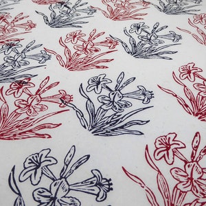 Decoratief handgemaakt Lokta-papier. Boomvrij en duurzaam: gebruik; Inpakpapier/decoratief/ambacht. Vijverbloem met blokprint