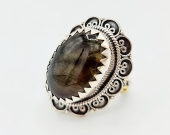 Handmade 925 Sterling Silver Ring with Labradorite stone;  Filigree design. Adjustable