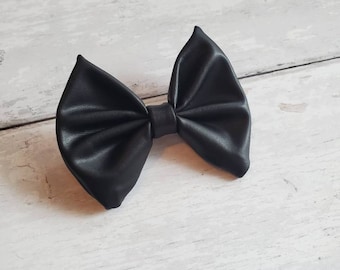 Black Faux Leather Baby Bows, alligator clip bows, Faux Leather Bow, Pleather Bow, baby girl bows, clip on bows, Black pleather bow
