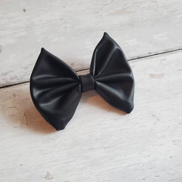 Black Faux Leather Baby Bows, alligator clip bows, Faux Leather Bow, Pleather Bow, baby girl bows, clip on bows, Black pleather bow