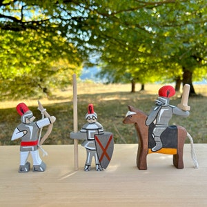 Wooden toy soldiers | Waldorf toys | Wooden knight | Wooden castle toys | Waldorf wooden toys