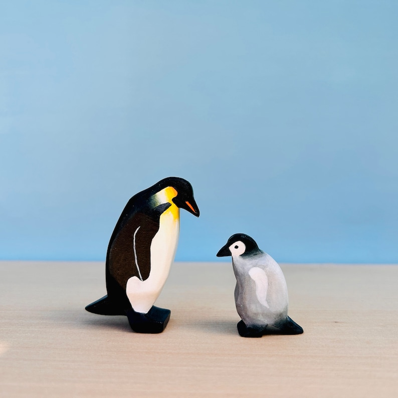 Famille de pingouins Jouets animaux en bois Jouets Waldorf Animaux en bois Jouets en bois faits main Jouets ouverts image 4