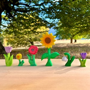 Wooden toy flowers | Waldorf toys & Open ended toys | Waldorf wooden toys | Handmade wooden toys | Nature table decor