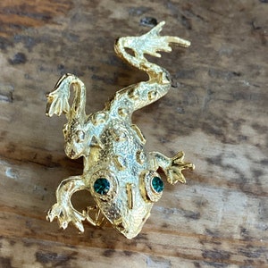 Genuine Vintage - Gold-Plated Carved Frog Brooch with Emerald Green Rhinestones