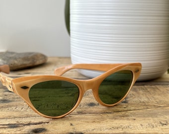 Vintage Sunglasses - 1970's Bamboo Style Cats Eye Frame Sunglasses Size 44/20