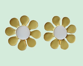 Vintage Gold-Plated Yellow Daisy Painted Enamel Clip-on Earrings 1980's - UK