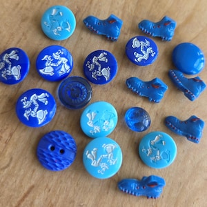 Vintage Button Packs - 19 Mixed Blue Glass Buttons