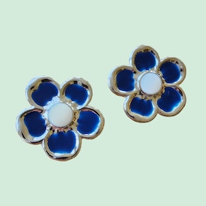Vintage verzilverde marine daisy geschilderde emaille oorbellen 1980&#39;s - Made in UK
