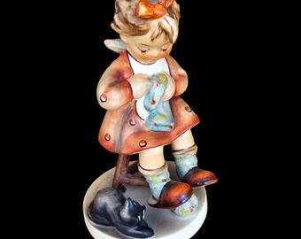 Genuine Vintage Goebel Hummel "Mother's Helper" #133 Figurine TMK 5 (1970's)