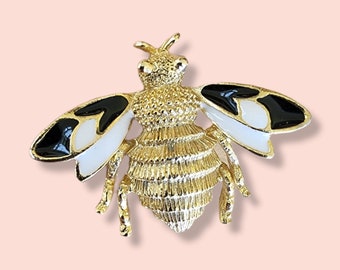 Genuine Retro Vintage 18K Gold Plated & Hand Painted Fly Brooch - Made in the UK