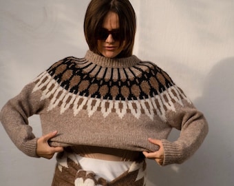 Beige alpaca women lopapeysa sweater. Lopapeysa alpaca sweater. Fair isle knit sweater. Regular fit alpaca sweater.  Icelandic sweater