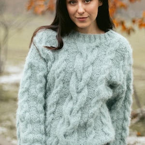 Cableknit alpaca women sweater. Alpaca women sweater. Handknit alpaca sweater. White pullover. Winter sweater