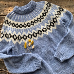 Alpaca women lopapeysa sweater. Lopapeysa alpaca sweater. Fair isle knit sweater. Regular fit alpaca sweater.  Icelandic sweater