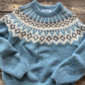 Alpaca woman lopapeysa sweater. Lopapeysa alpaca sweater. Fair isle knit sweater. Regular fit alpaca sweater.  Icelandic alpaca sweater