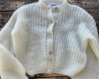 Mohair Frauenpullover. Cropped Mohair weiße Damen Strickjacke. Braut Strickjacke. Brautüberwurf. Hochzeitspullover.  Braut Jacke