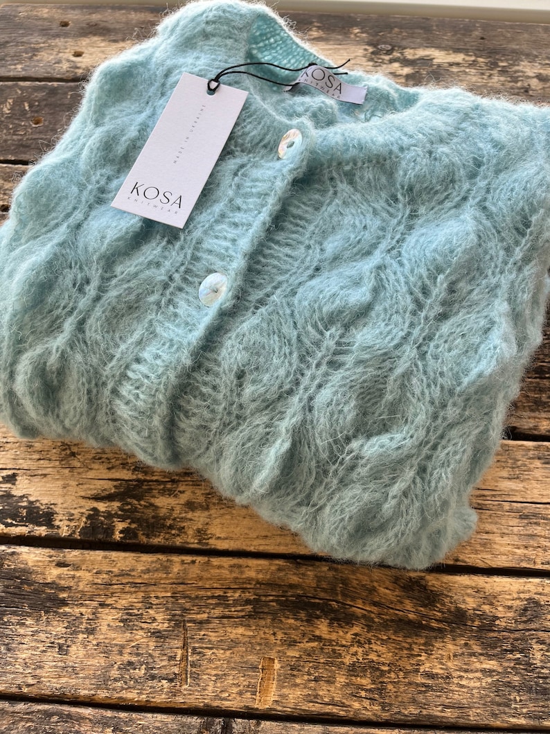 Alpackasidenskofta för kvinnor. Genombruten alpackakofta för kvinnor. Alpackatröja för kvinnor. Brudjacka i alpackasiden. Brudtröja. bild 2