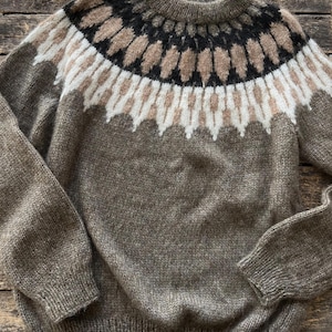 Alpaca woman lopapeysa sweater. Lopapeysa alpaca sweater. Fair isle knit sweater. Regular fit alpaca sweater.  Icelandic alpaca sweater
