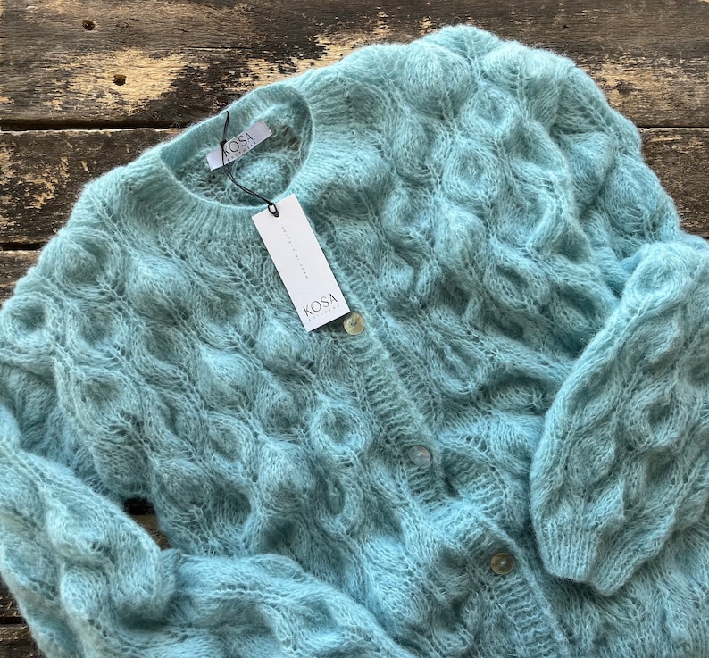 Alpackasidenskofta för kvinnor. Genombruten alpackakofta för kvinnor. Alpackatröja för kvinnor. Brudjacka i alpackasiden. Brudtröja. bild 3