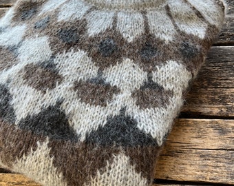 Light gray alpaca woman lopapeysa sweater. Lopapeysa alpaca sweater. Fair isle knit sweater. Regular fit alpaca sweater.  Icelandic sweater