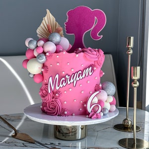 Bolo Rosa com glitter  Pretty birthday cakes, Glitter cake ideas, Barbie  doll birthday cake